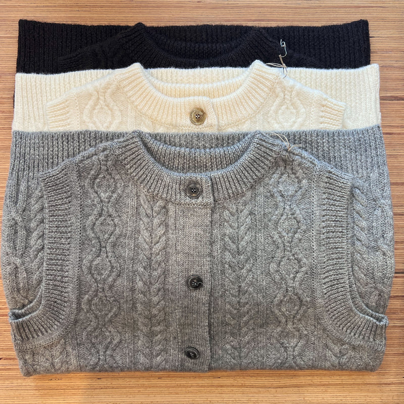 Wool Cable Knit Two-Way Vest