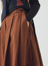 Slanted Pleat Cotton Skirt